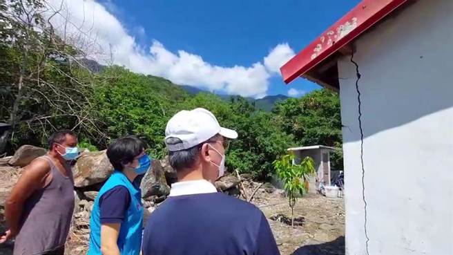 花东9月18日强震酿灾，台东县长饶庆铃今天与慈济执行长顏博文及团队前往台东县各乡镇受灾民眾住家家访。（台东县政府提供／蔡旻妤台东传真）