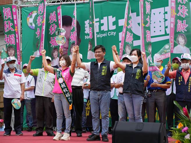 民進黨新北市長參選人林佳龍2日下午出席新北市議員賴秋媚聯合競選總部成立大會，立法委員陳亭妃、前立委呂孫綾、政治評論員王瑞德也出席助講。(黃敬文攝)