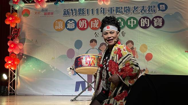 让爷奶成为心中的宝公益演唱会由陈雪琼的日本太鼓打头阵。（蔡衍明爱心基金会提供／邱立雅竹县传真）