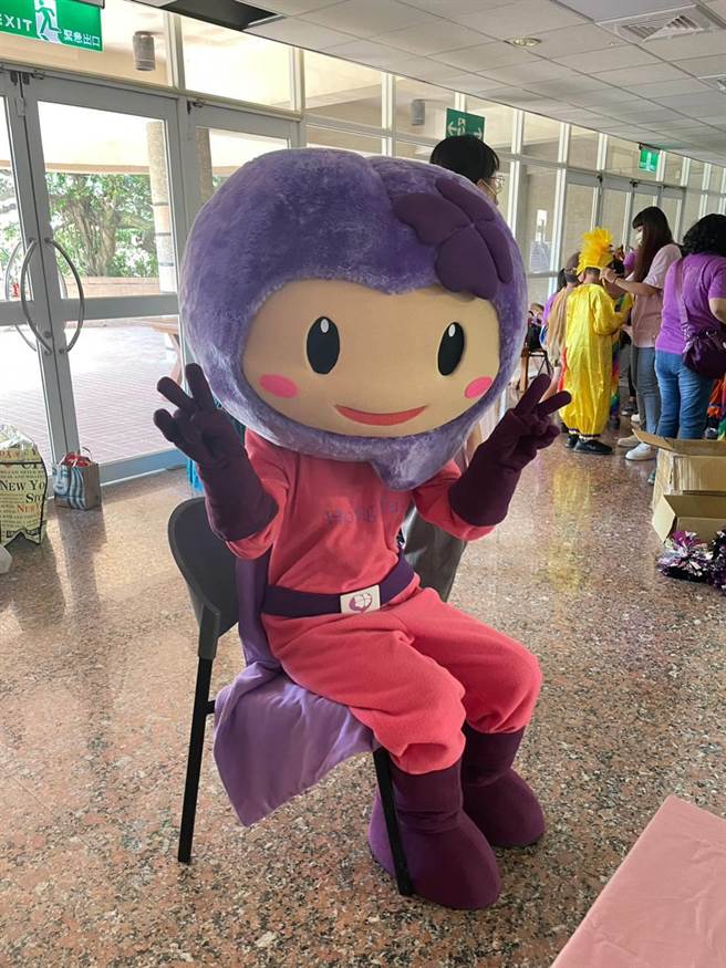 弘毓基金会与大甲中央狮子会联合主办，2日在大甲妇女福利服务中心举办「爱呀鸭鸭我的宝贝─特殊儿圆梦计画」，邀请超过40组弘毓服务弱势家庭一同共襄盛举。(弘毓基金会提供)