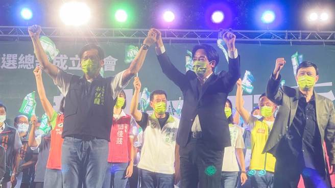 副總統賴清德(中)近日四處幫縣市長候選人站台，為民進黨選情建功的企圖心旺盛。（資料照／呂健豪攝）