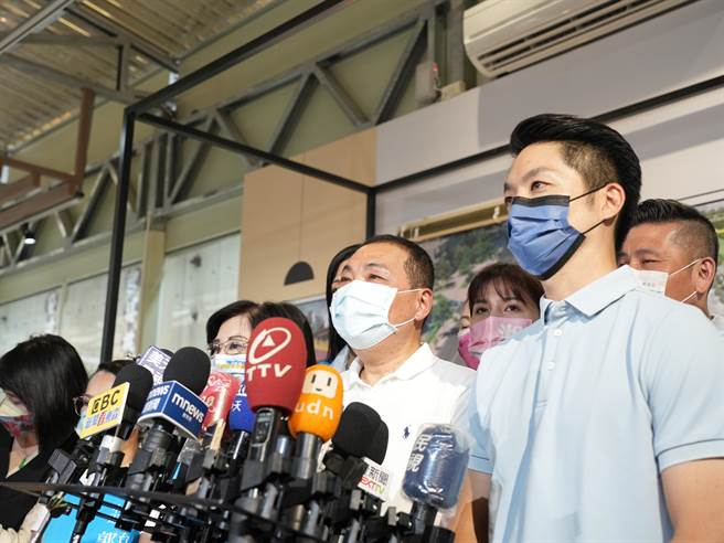 外界猜測是否因為國民黨台北市長參選人蔣萬安不夠力，所以新北市長侯友宜才去台北市輔選；對此侯友宜表示，昨天會到台北市輔選，是因為其實自己以前在台北市工作，跟張斯綱以及柳采葳都認識很久，對當地也很熟。(黃敬文攝)