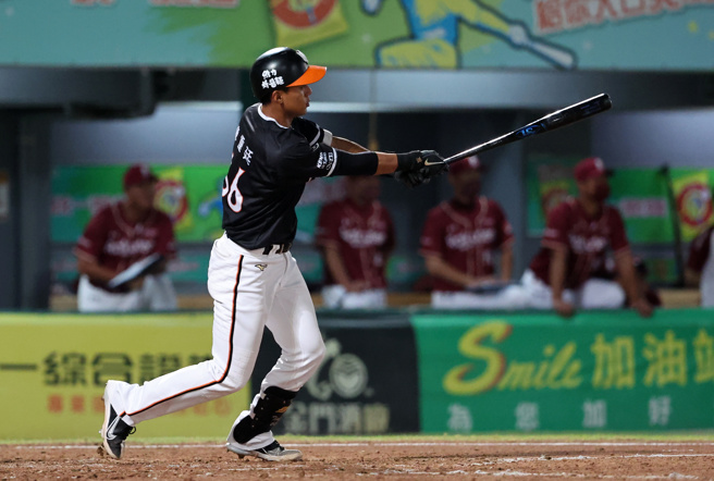 统一狮陈重廷敲出本季首轰。（统一狮提供）