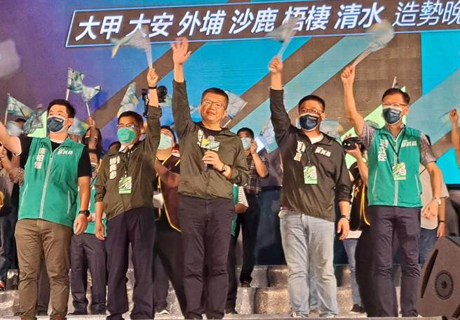 蔡其昌强调，他当市长一定要解决县区边缘化的问题，透过「一个副都心、两个海空港、三条捷运线」一定能让海线更加进步。(陈世宗摄)