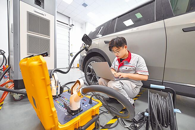 新能源车靠补贴续命图╱新华社