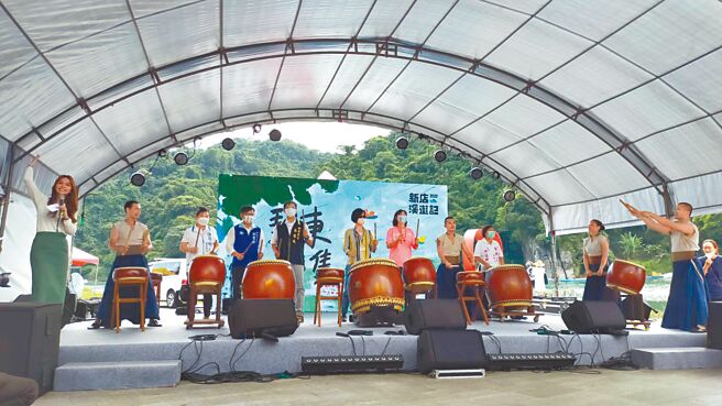 「新店溪游记」主活动「碧东市集」1日在碧潭东岸广场热闹展开。（新店区公所提供／王扬杰新北传真）