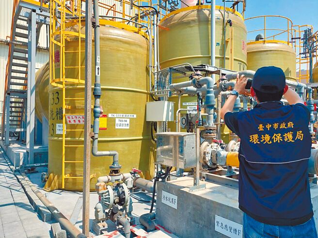 台中市環保局9月30日開始執行空汙季專案稽查行動及相關應變措施，目前已稽查了中火及中龍鋼鐵。（環保局提供／張亦惠台中傳真）