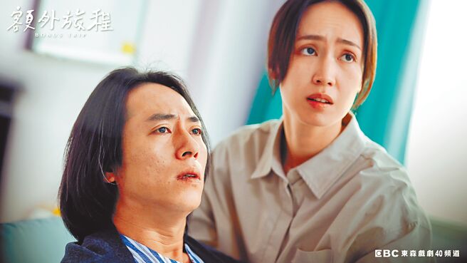 庄凯勛（左）在剧中大病初癒，与老婆小薰的关系却出现裂痕。（东森提供）