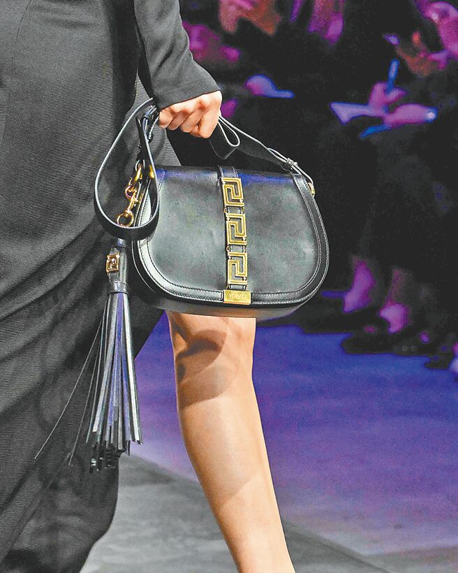 典雅的Greca Goddess包。（VERSACE提供）