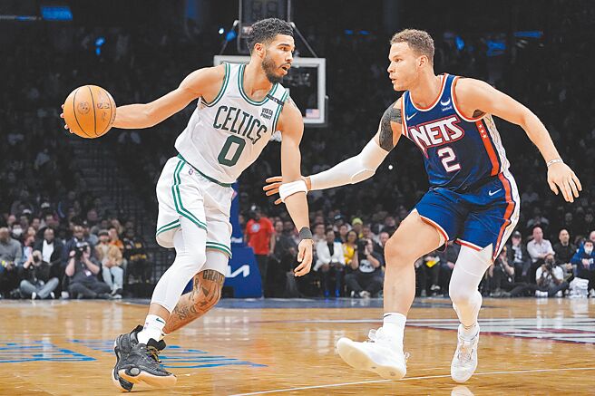 沙场老将葛瑞芬（右）成为绿衫军新赛季最后的补强。（美联社资料照）