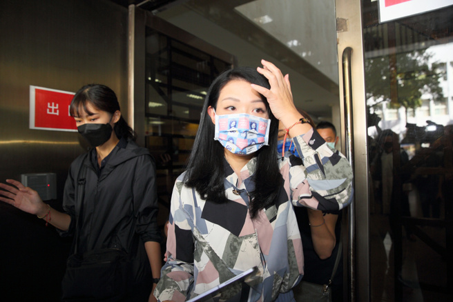 民眾党新竹市长参选人高虹安（中）。（中时资料照，张铠乙摄）