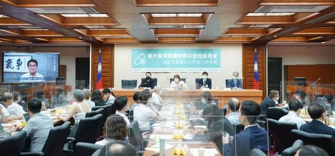 立法院厚生會、財團法人厚生基金會、吳玉琴立委辦公室、劉建國立委辦公室上周五共同舉辦「提升台灣癌症新藥可近性委員會」成立大會。（委員會提供）