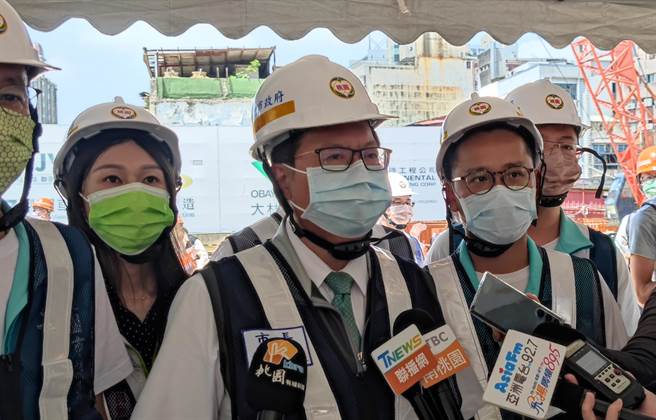 桃園市長鄭文燦遭控碩士論文抄襲，市府回應因無法實證研究，必須引述各種資料，是正常合理範圍。（本報資料照片）