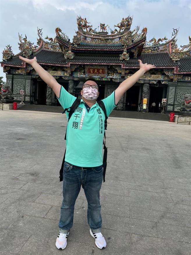 南投县议员参选人简千翔，徒步走访选区，构思兴革之道。（简千翔提供／廖志晃南投传真）