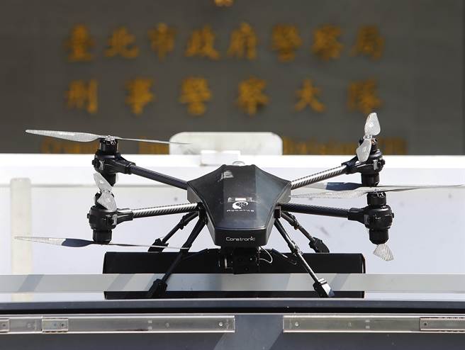 北市副市長彭振聲致詞時表示無人機隊是進步的表率、進步的象徵。（季志翔攝）