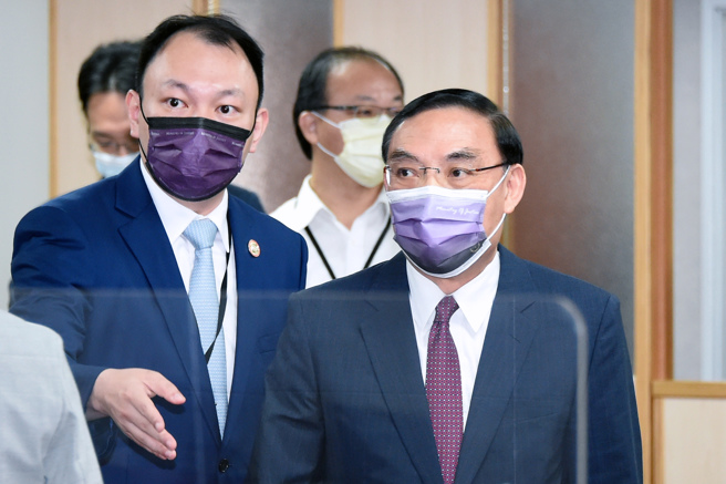 选举炒米粉可不可以装两碗？蔡清祥：一周内订出标准（黄世麒摄）