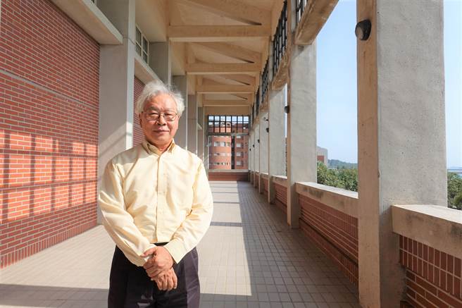 国立中山大学海洋科学系讲座教授陈镇东最新研究发现，黑潮深水输送着60年前、美俄核弹试爆遗留的大量放射性铯137，含量远超福岛核爆每年释出海洋的1000倍，研究结果获世界顶尖期刊「海洋污染公报」刊登。（国立中山大学提供／袁庭尧高雄传真）