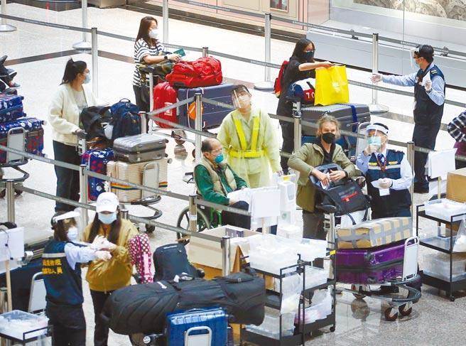 勞動部今(3)日公布勞工行政主管機關通報因應景氣影響勞雇雙方協商減少工時統計，事業單位計2734家，實施人數1萬8050人，本次家數較上期增加47家，人數增加390人。（本報系資料照）