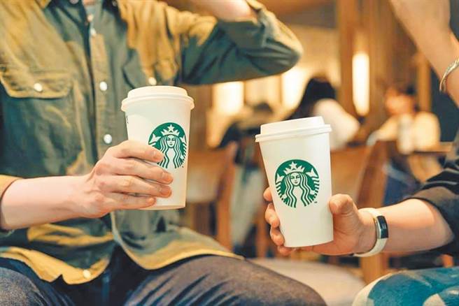 星巴克今起推出买一送一活动，只要截图小熊就可享优惠。（星巴克提供）