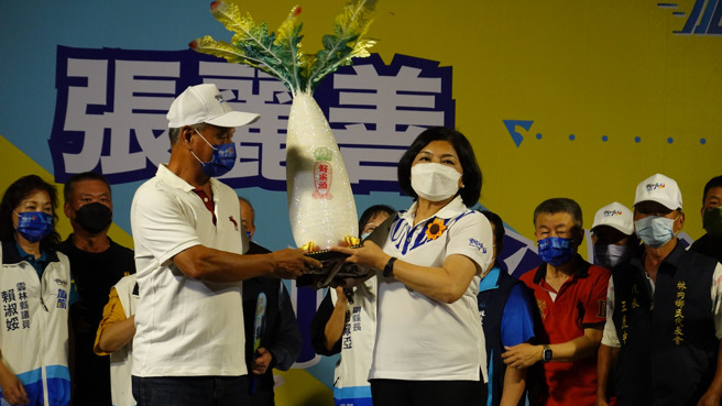 雲林縣長張麗善（最前右）。（圖 / 翻攝自張麗善臉書）