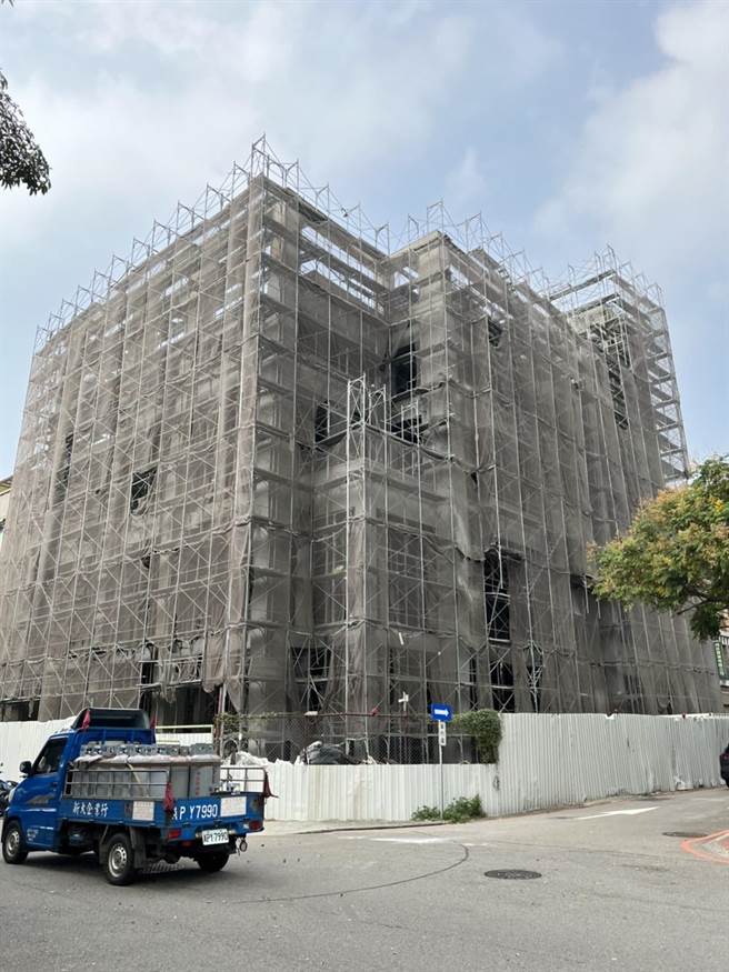 台中市郑姓工人疑因与前女友争吵，从建筑工地5楼坠落。(民眾提供)