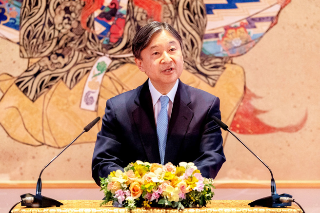 日本共同社报导，日本德仁天皇将于11月初进行前列腺核磁共振造影（MRI）检查，日本宫内厅指出，天皇近期的血液检查结果「有些令人担心」。（资料照／路透社、日本宫内厅）