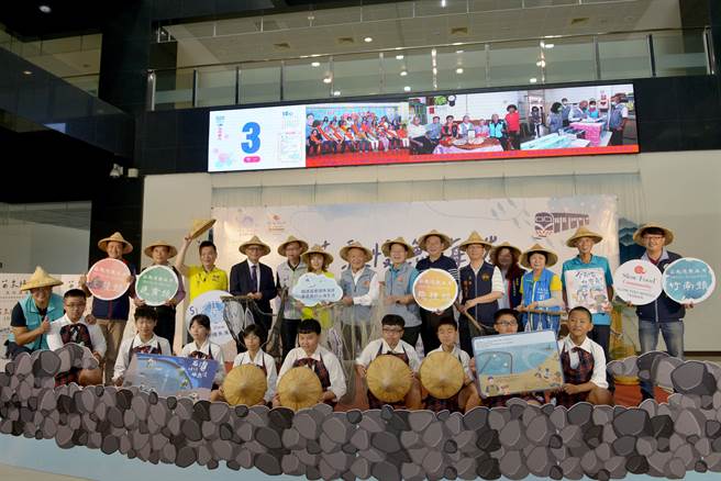 苗栗县政府3日举办「苗栗慢鱼海岸」记者会，宣告活动登场。（苗栗县政府提供／李京升苗栗传真）