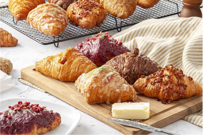 八月堂京站店於6日開始，限時4天推可頌買三送一活動。（八月堂提供）