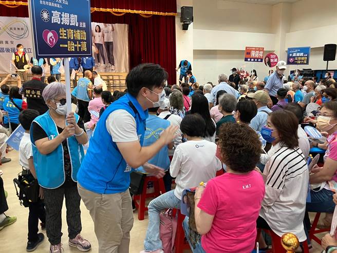 高扬凯说，自己是第一次参选，没有现任优势与资源，但有年轻人肯为乡亲服务的一片热忱与具体政见。（高扬凯竞办提供／游念育台北传真）