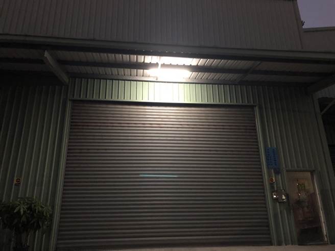 位于台中西屯一家食品厂遭人爆料将过期食品改标后再销往各直播平台、知名量贩店。（民眾提供／冯惠宜台中传真）