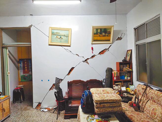 北区国税局提醒，遇到不可抗力灾害，想要申请税捐优惠，要把握灾损减免3步骤，「拍照存证」、「检附文件」、「申请减免」。（本报资料照）