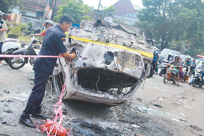 印尼東爪哇省1日晚發生嚴重球迷衝突，至少125人死亡。（新華社）