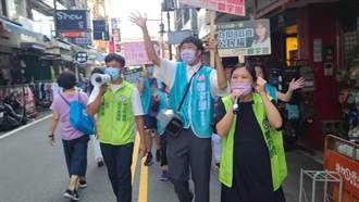 助攻18歲公民權 新北議員鄭宇恩挺孕肚街頭宣講