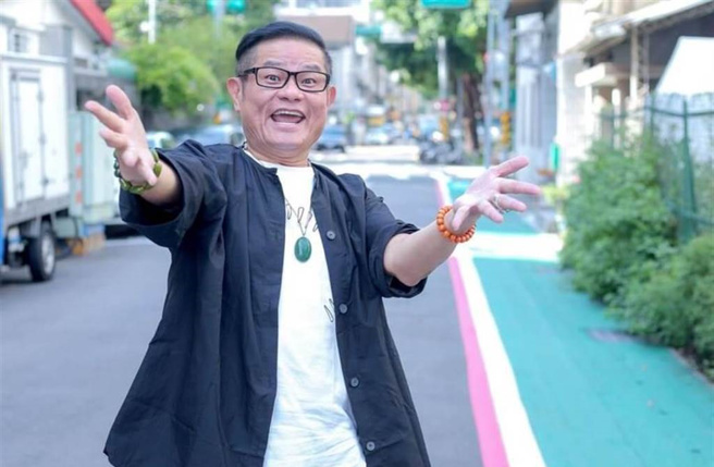 許效舜被指撞臉神明，連本人看的也驚呼太像了。(中時資料照)