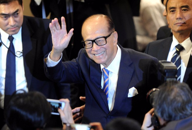 香港首富李嘉诚卖股引发关注。（图／中新社）