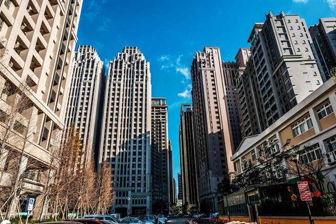 新竹縣政府為提升社區生活品質，舉辦第3屆「優良公寓大廈評選活動」開跑。（羅浚濱攝）