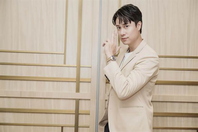 刘书宏最近走到哪都被叫白队长。（LiTV、中视提供）