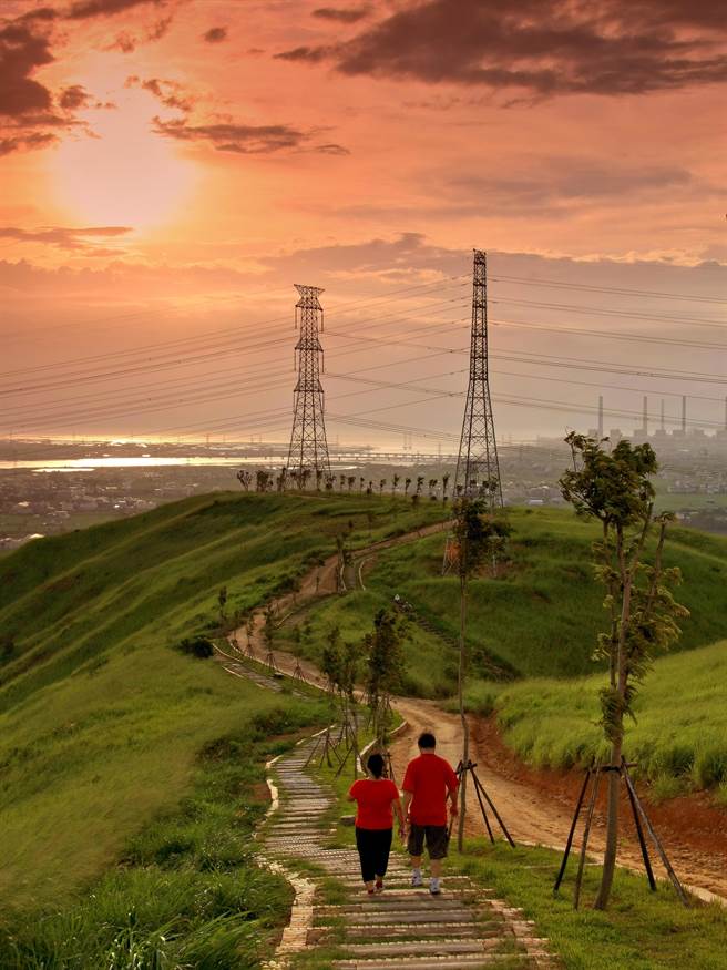 龙井区的竹坑南寮登山步道入口处，位于国道三号桥下，适合各种不同年龄层。(台中市政府提供)