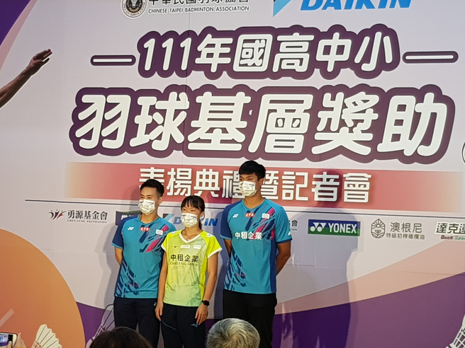 羽球好手楊博涵（左起）、許玟琪、盧敬堯分享選手心得。（陳筱琳攝）