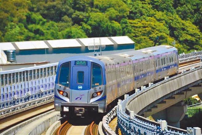 因应边境即将开放，桃园捷运10／13起直达车恢復离峰30分钟班距。（桃捷提供／蔡明亘桃园传真）