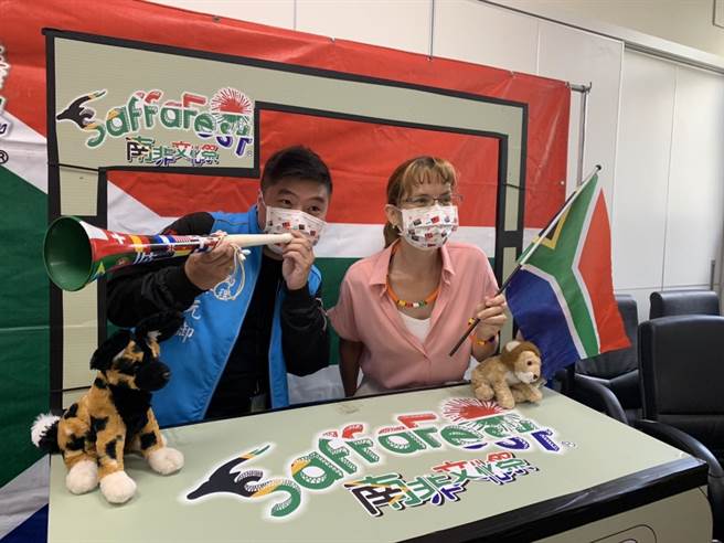 由在台湾的南非移民所成立的「台湾南非交流协会」，今天与国民党立委温玉霞共同举办「南非文化遗产日」活动。（杨孟立摄）