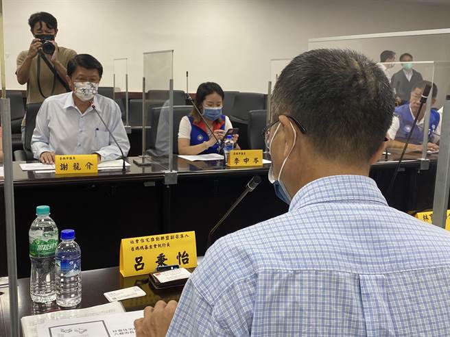 谢龙介今天与社会住宅联推动联盟开座谈会。(曹婷婷摄)