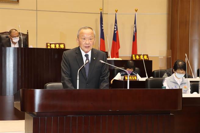 徐耀昌今天在议会进行最后一次施政总报告。（苗栗县政府提供／李京升苗栗传真）
