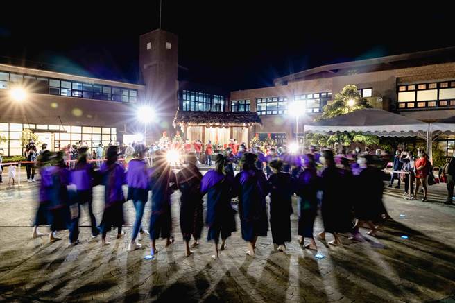 「小林大武壠族夜祭」10日晚间6时于高雄甲仙小林里平埔文化园区小林公廨重新对外开放，今年台南大武壠族六重溪部落与屏东马卡道族加蚋埔部落前来牵戏会亲。（高市文化局提供／袁庭尧高雄传真）