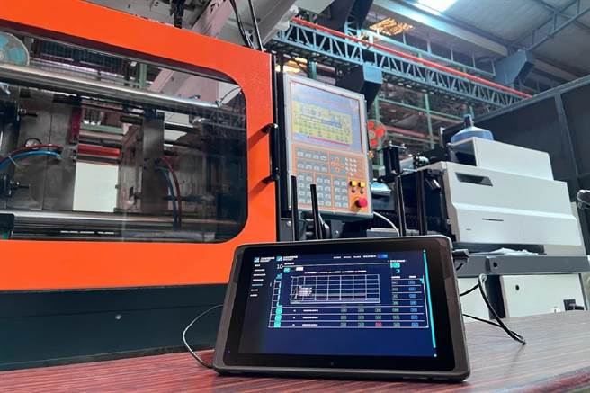 工研院射出成型智慧监测系统结合台中精机生产的射出成型设备，经过实测，有效减少不良废品30％。（工研院提供／邱立雅竹县传真）