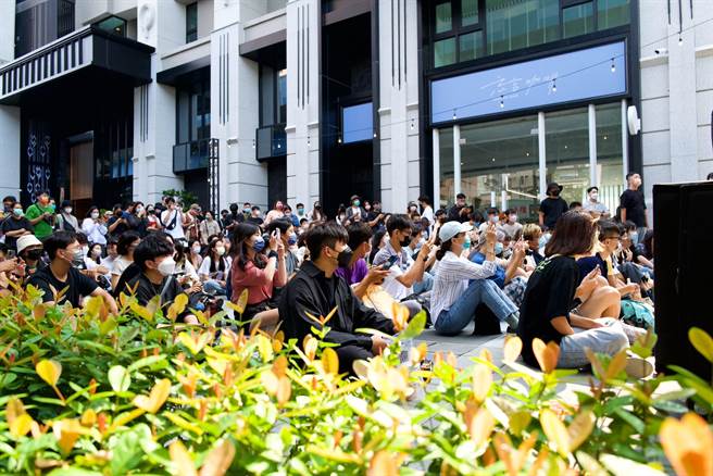 「芳岗高铁栈」为庆贺完工，近日举办「理想生活节」，总共吸引超过3500人参与。（柯宗纬翻摄）