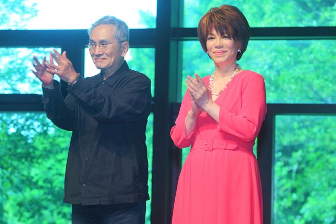 林怀民看蔡琴，不单单是巨星、天后歌手，而是一个专注在自己道路上的艺术家。（张铠乙摄）