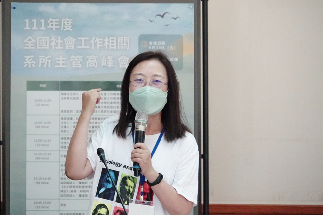 佛大社会学暨社会工作学系陈忆芬主任表示，很荣幸承接社工教育学会的邀请，协助承办此次会议。(照片/佛光大学提供)

