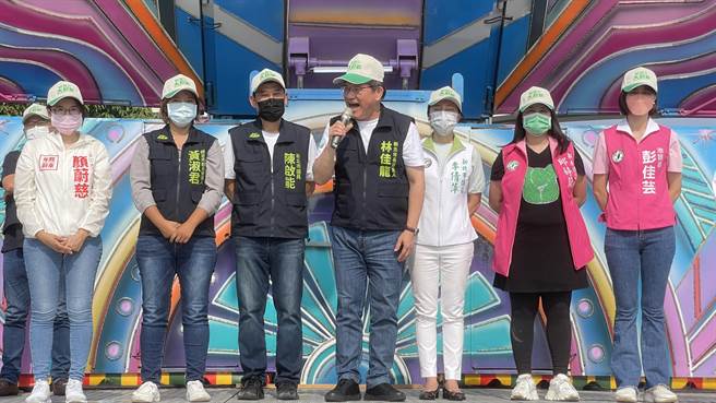 民进党新北市长参选人林佳龙针对侯阵营对他的批评一一回应反击。（吕健豪摄）