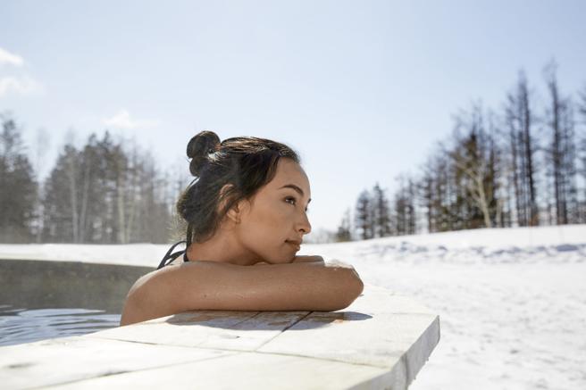 Club Med全包式滑雪假期提供一系列滿足身心靈的活動，像是日式溫泉、露天風呂、溫水泳池、室內瑜珈體驗等。（Club Med提供）